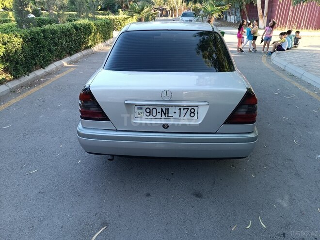 Mercedes C 180