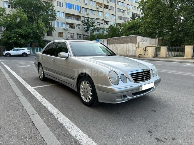 Mercedes E 240