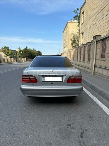 Mercedes E 240