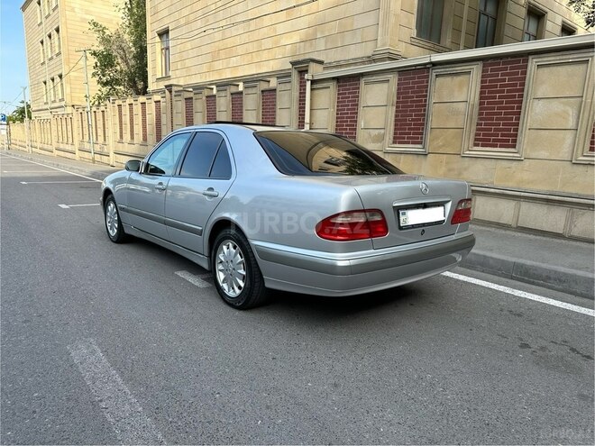 Mercedes E 240