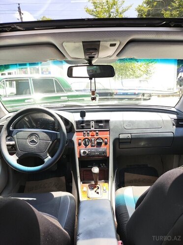 Mercedes C 200