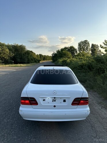 Mercedes E 320