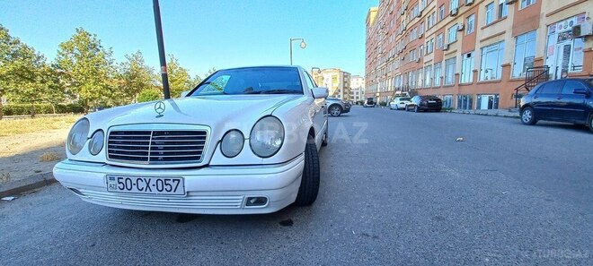 Mercedes E 240