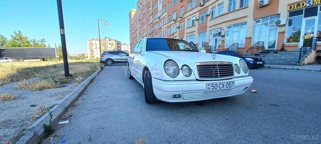 Mercedes E 240