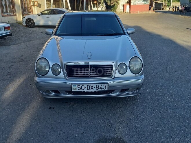 Mercedes E 240