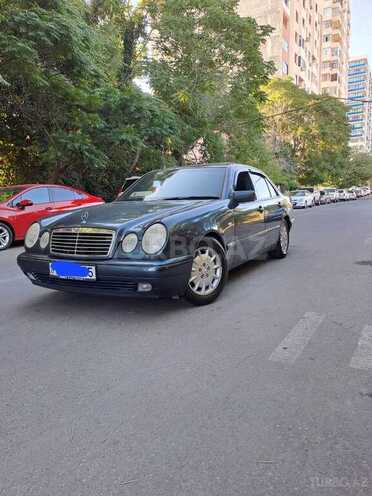 Mercedes E 200