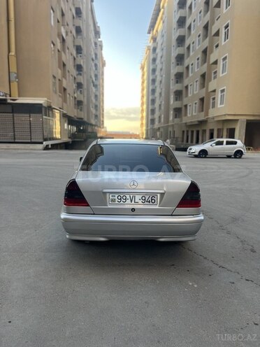 Mercedes C 180