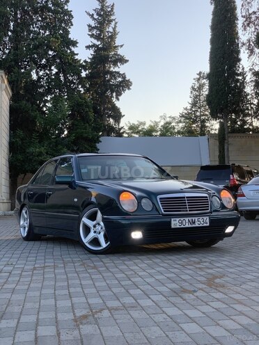 Mercedes E 230