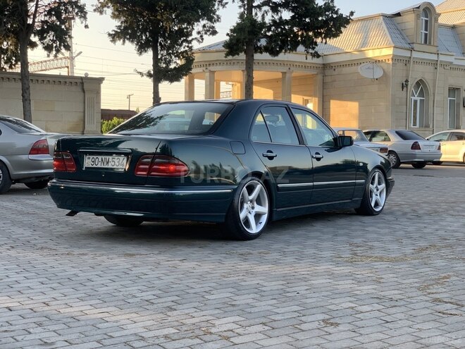 Mercedes E 230