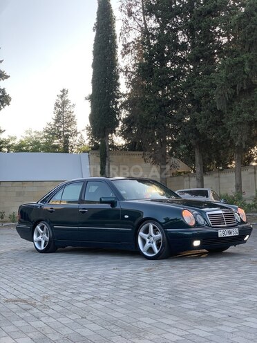 Mercedes E 230