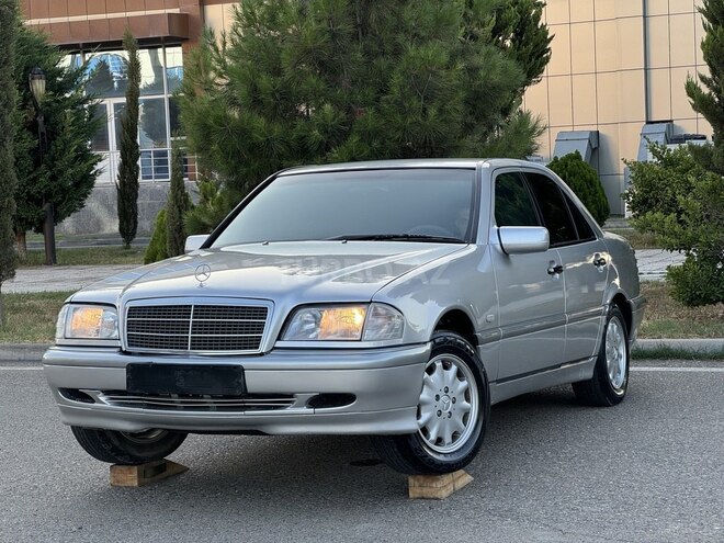 Mercedes C 180