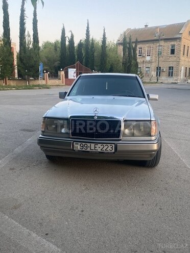 Mercedes E 230