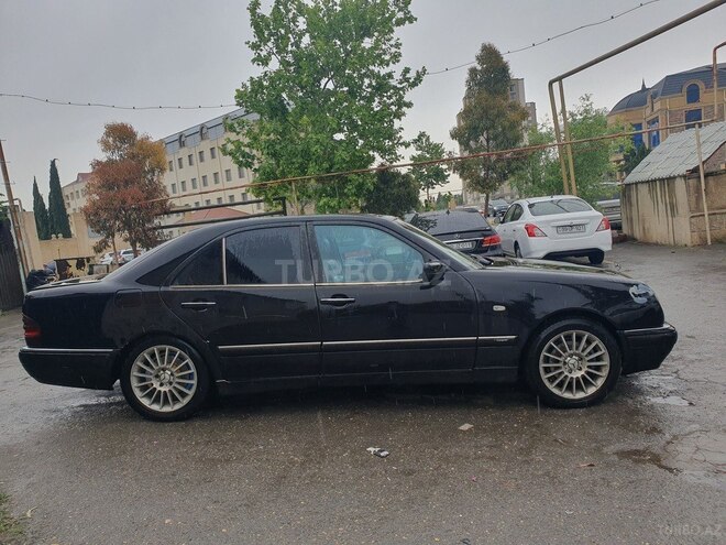 Mercedes E 300