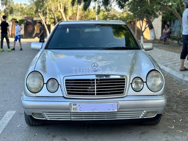 Mercedes E 240