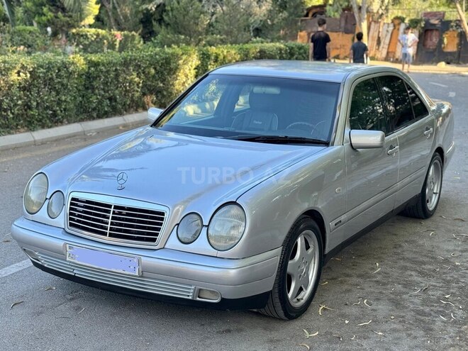 Mercedes E 240