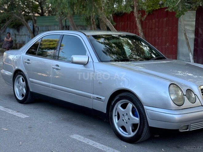 Mercedes E 240