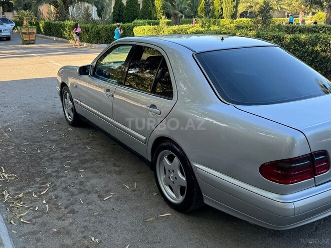 Mercedes E 240