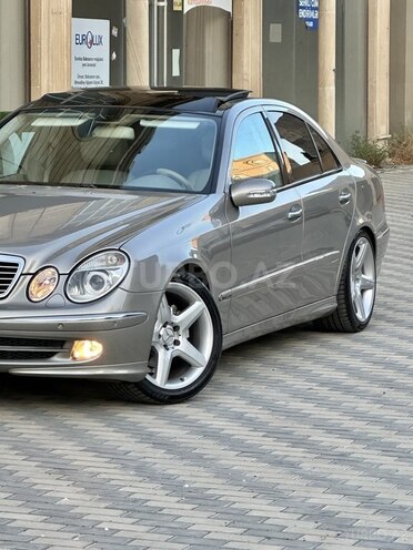 Mercedes E 240