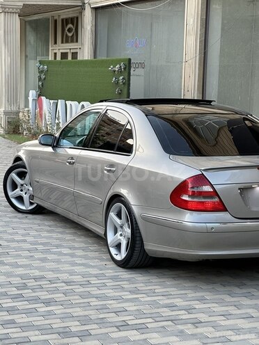 Mercedes E 240