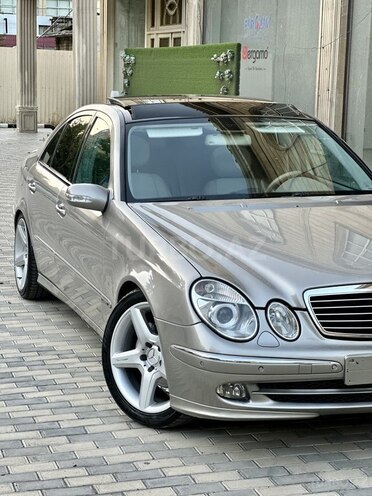 Mercedes E 240