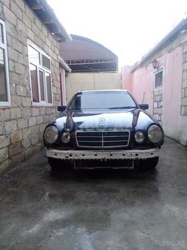 Mercedes E 200