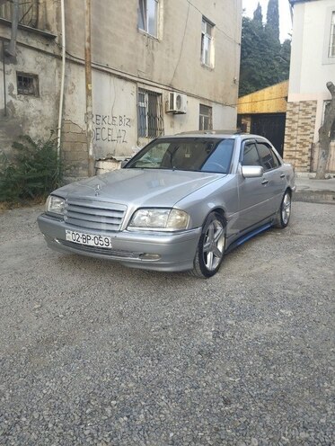 Mercedes C 200