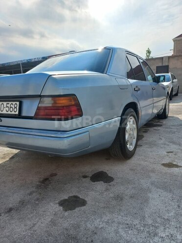 Mercedes E 230