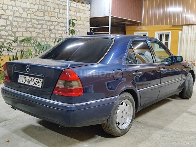 Mercedes C 200