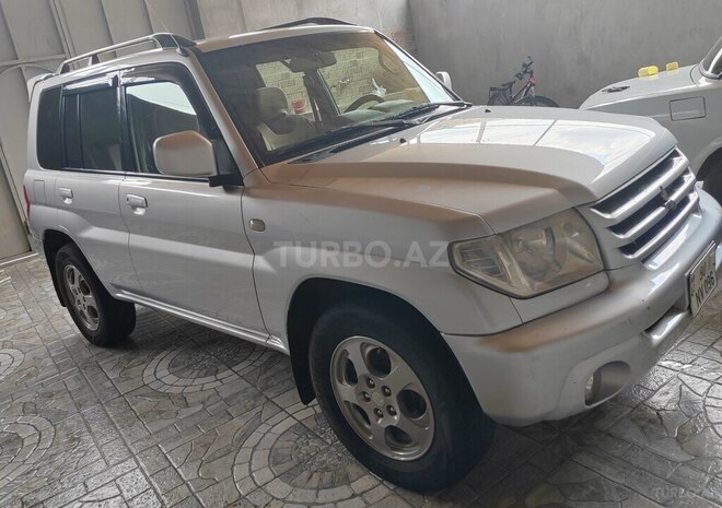 Mitsubishi Pajero io