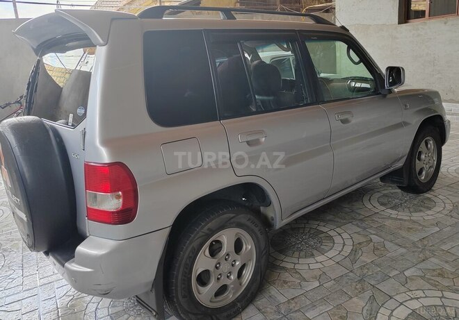 Mitsubishi Pajero io