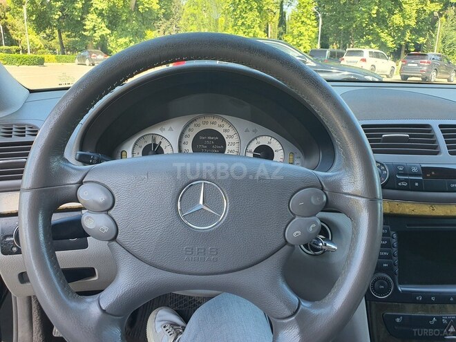 Mercedes E 220