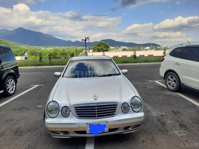 Mercedes E 240