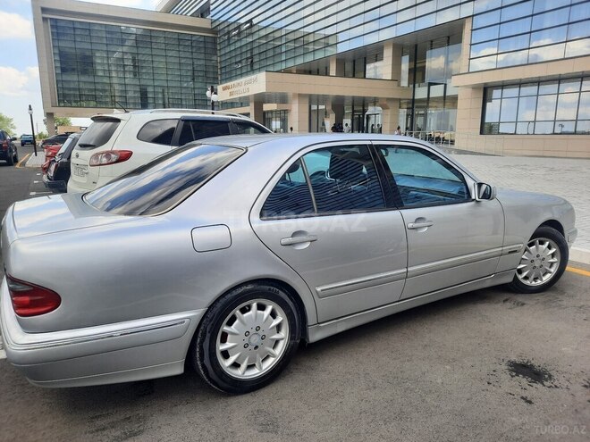 Mercedes E 240