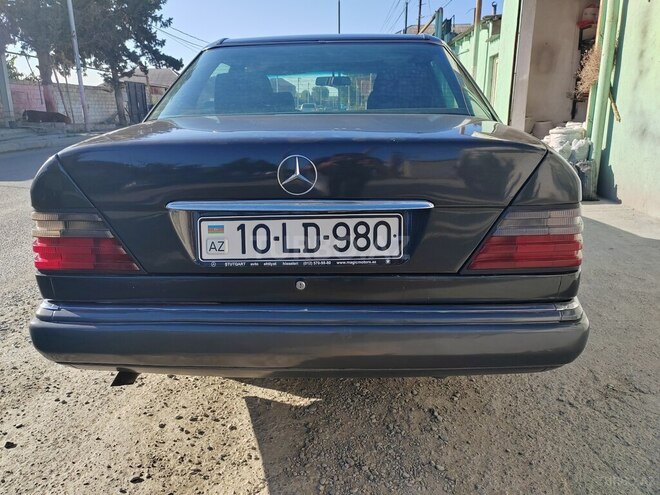 Mercedes E 220 1993, 370,000 km - 2.2 l - Bakı
