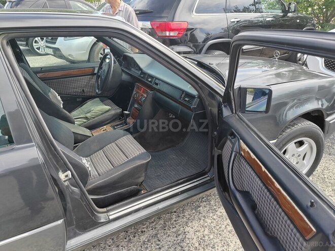 Mercedes E 220 1993, 370,000 km - 2.2 l - Bakı