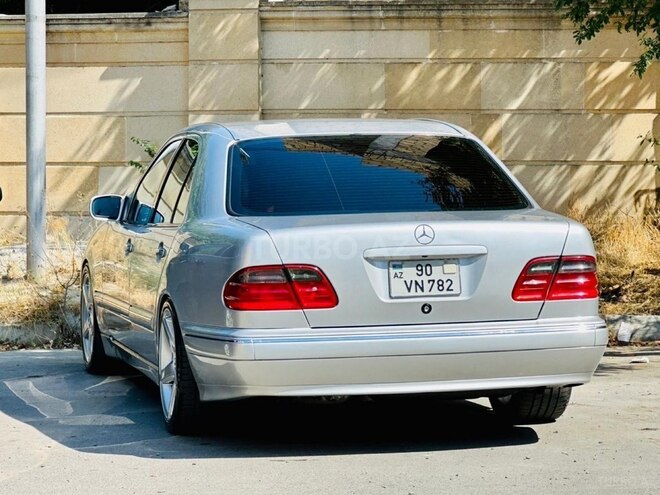 Mercedes E 320