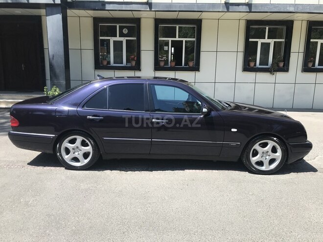 Mercedes E 240