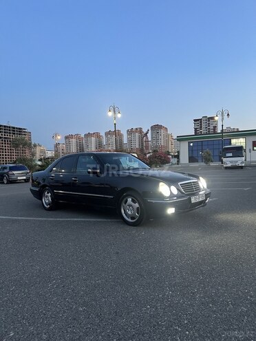 Mercedes E 220