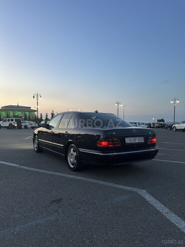 Mercedes E 220