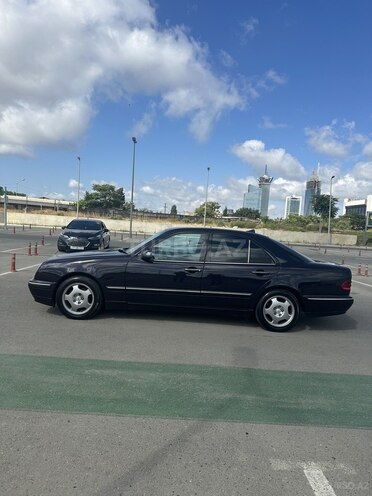 Mercedes E 220