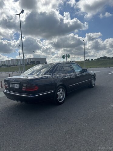 Mercedes E 220