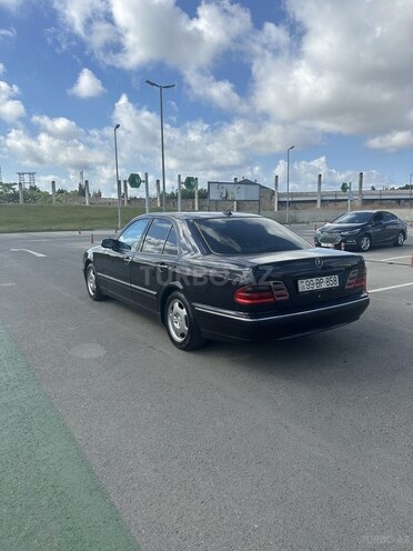 Mercedes E 220