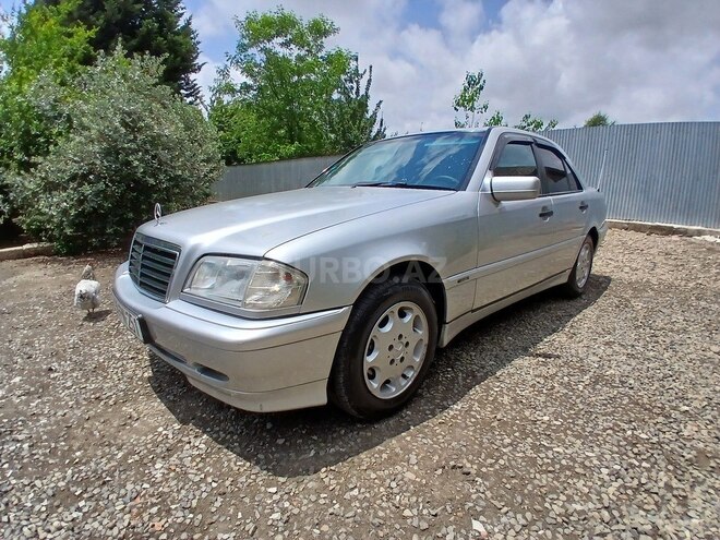 Mercedes C 230