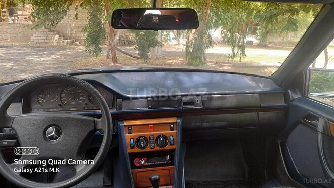 Mercedes E 230 1991, 299,000 km - 2.3 л - Salyan