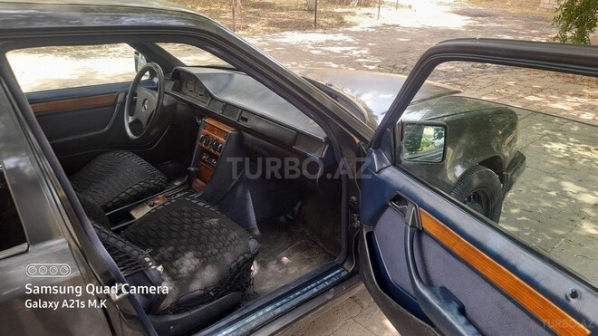 Mercedes E 230 1991, 299,000 km - 2.3 л - Salyan