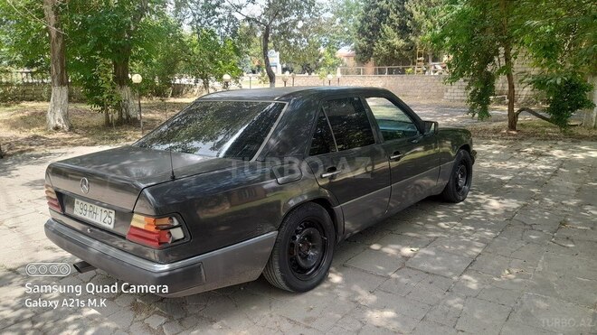 Mercedes E 230 1991, 299,000 km - 2.3 л - Salyan