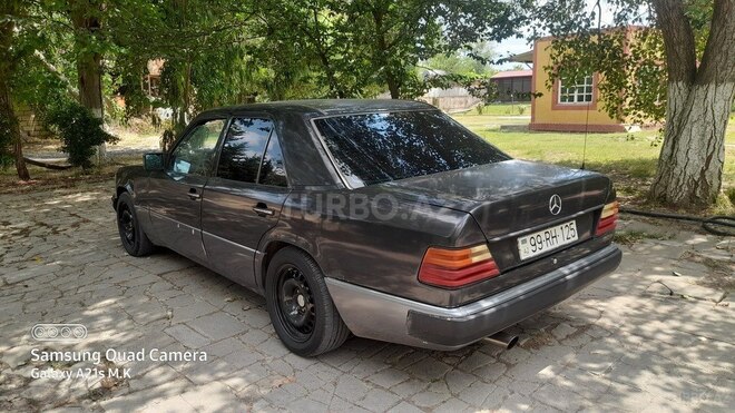 Mercedes E 230 1991, 299,000 km - 2.3 л - Salyan