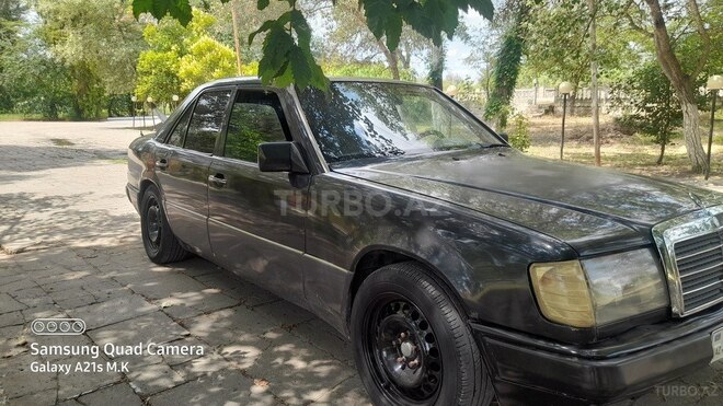 Mercedes E 230 1991, 299,000 km - 2.3 л - Salyan
