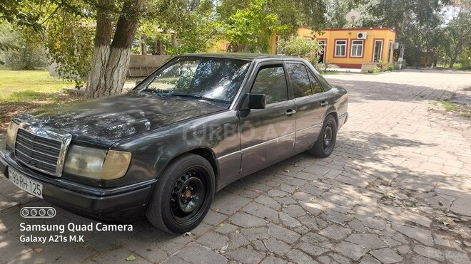 Mercedes E 230 1991, 299,000 km - 2.3 л - Salyan