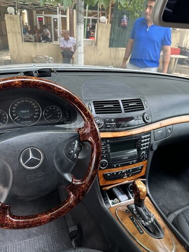 Mercedes E 240